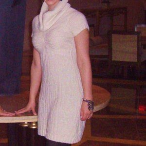 BCBGMAXAZRIA CREAM SWEATER DRESS M